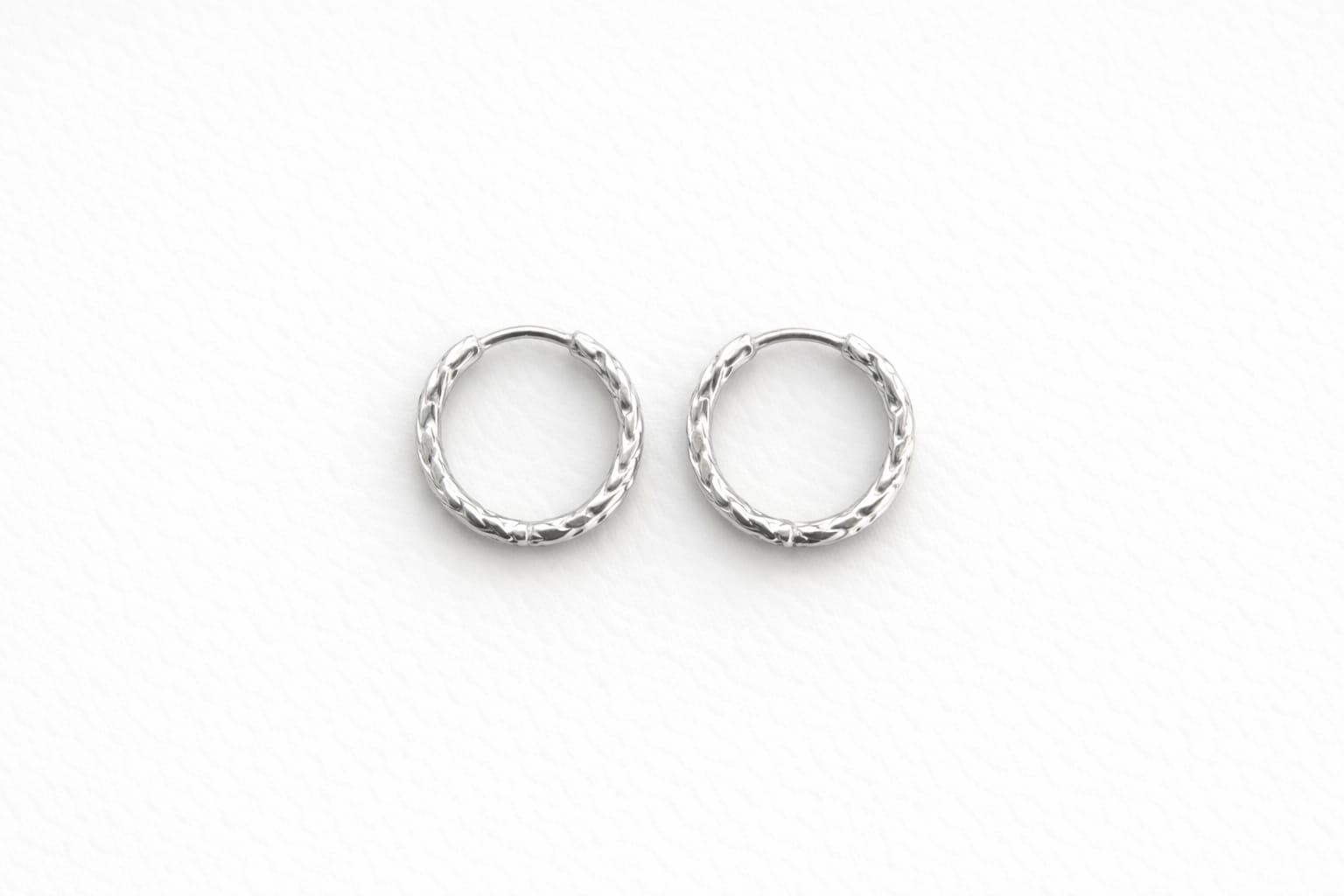 Créoles martelées argent